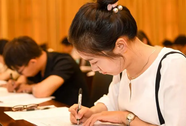 雅思口語機考采取的模式是什么？